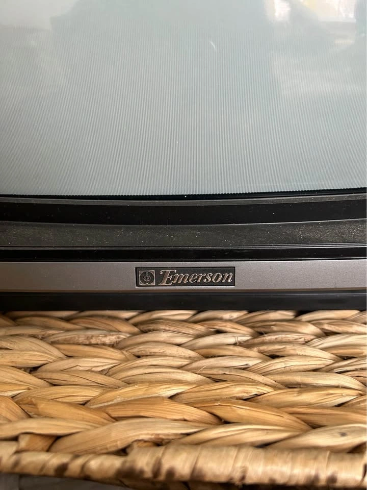 Vintage Emerson CRT TV - 1970s/80s Analog TV - photo 3