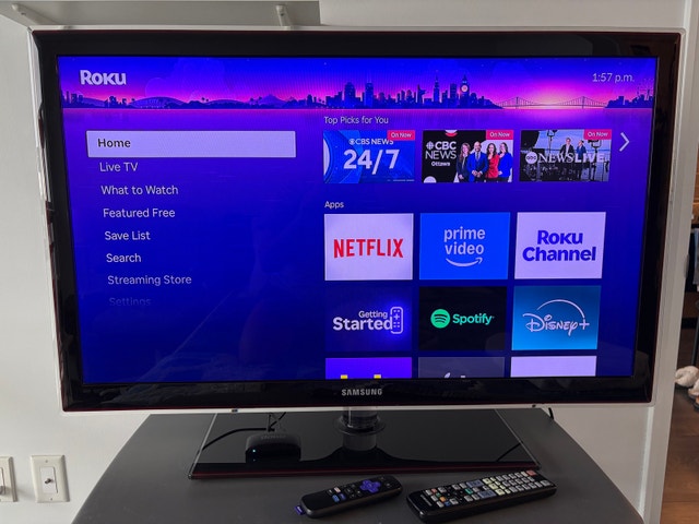 Samsung 40” TV + Roku (Smart TV setup)