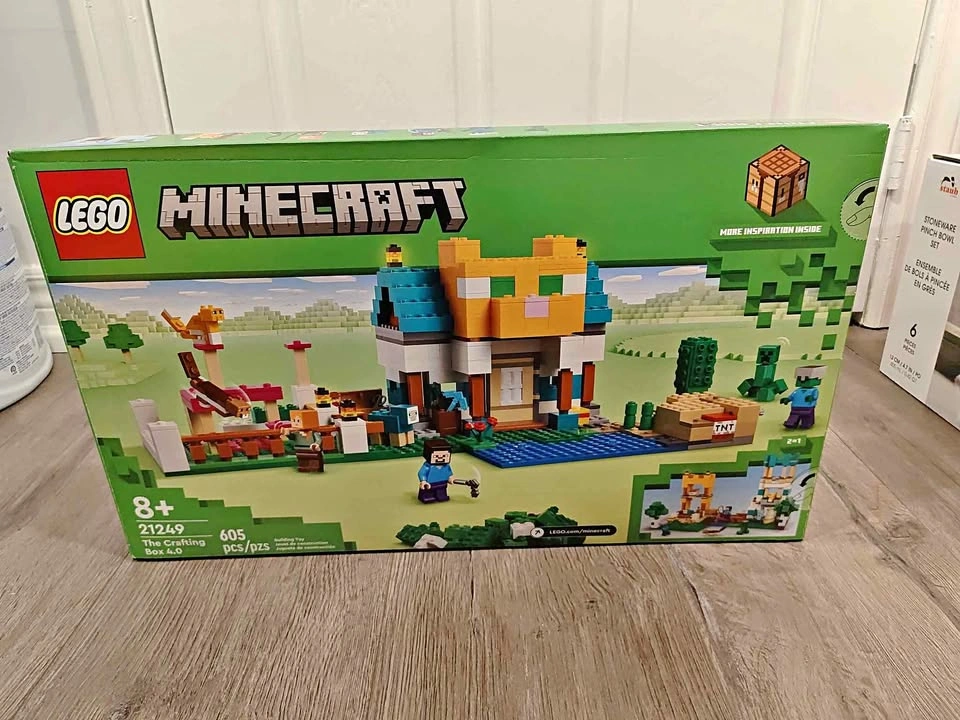 BNIB LEGO Minecraft 21249 The Crafting Box 4.0