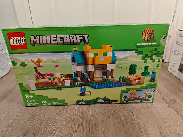 BNIB LEGO Minecraft 21249 The Crafting Box 4.0