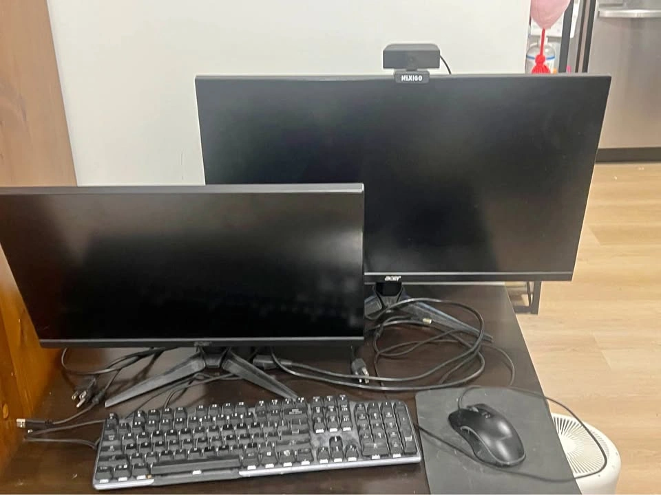 Full Desktop Monitor Set-Up