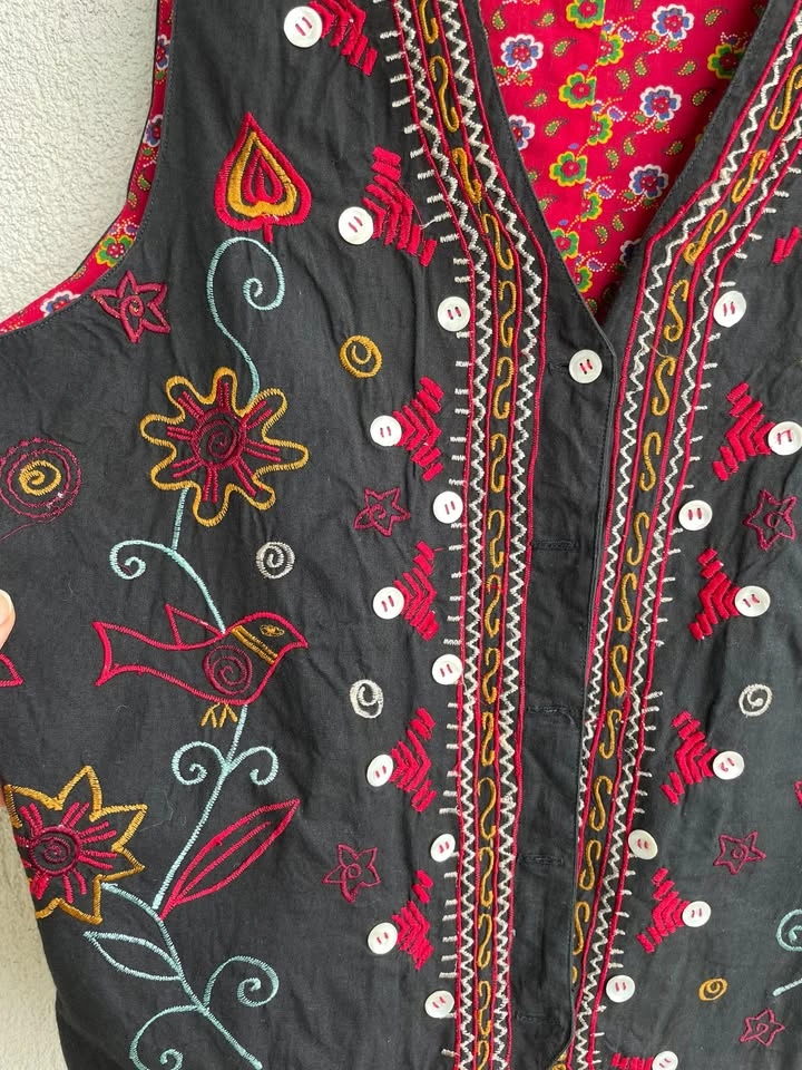 Oasis Embroidered Boho Vest Black Floral Cotton India Festival F - photo 2
