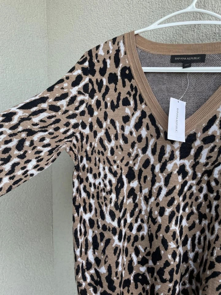 NWT Banana Republic Leopard Print Merino Wool Sweater V-Neck, Si - photo 2