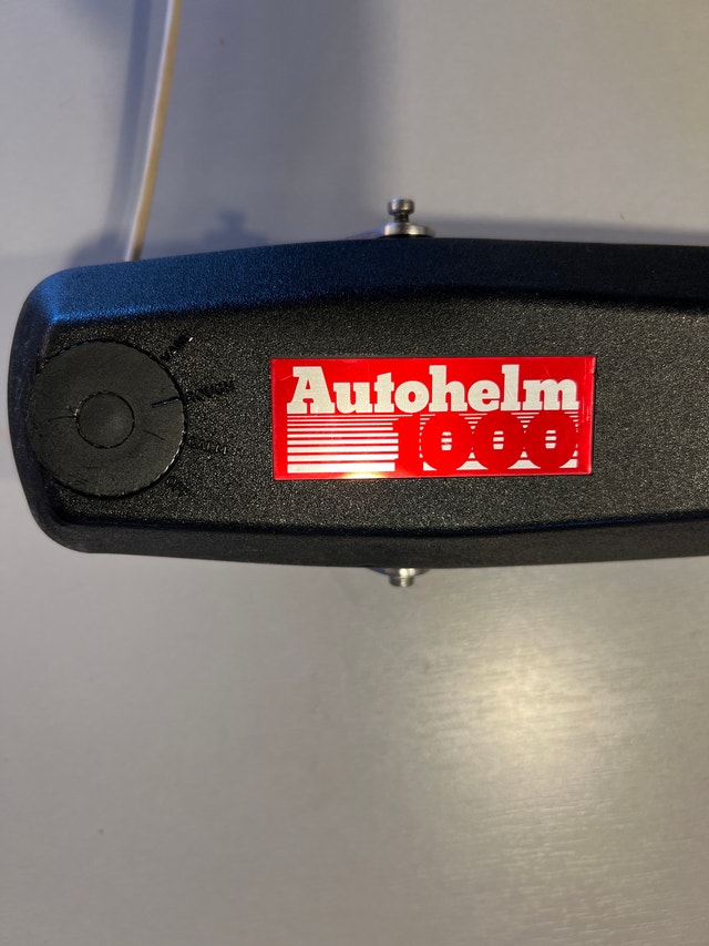 AUTOHELM 1000 Tiller Mount Sailboat Autopilot - photo 2