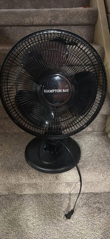 Hampton Bay 12-inch 3-Speeds Oscillating Table Fan - Black - photo 2