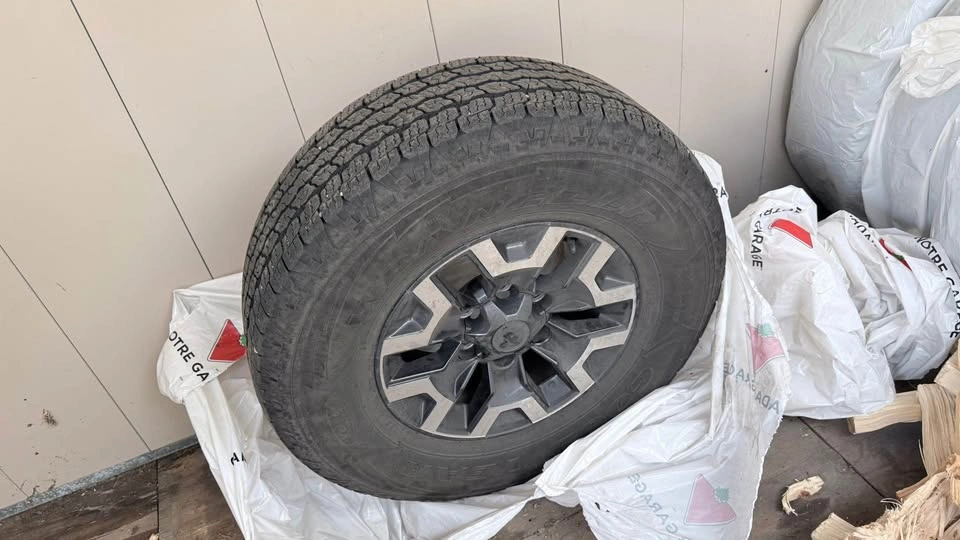 Toyota Tacoma 16 inch OEM wheels with tires - photo 2