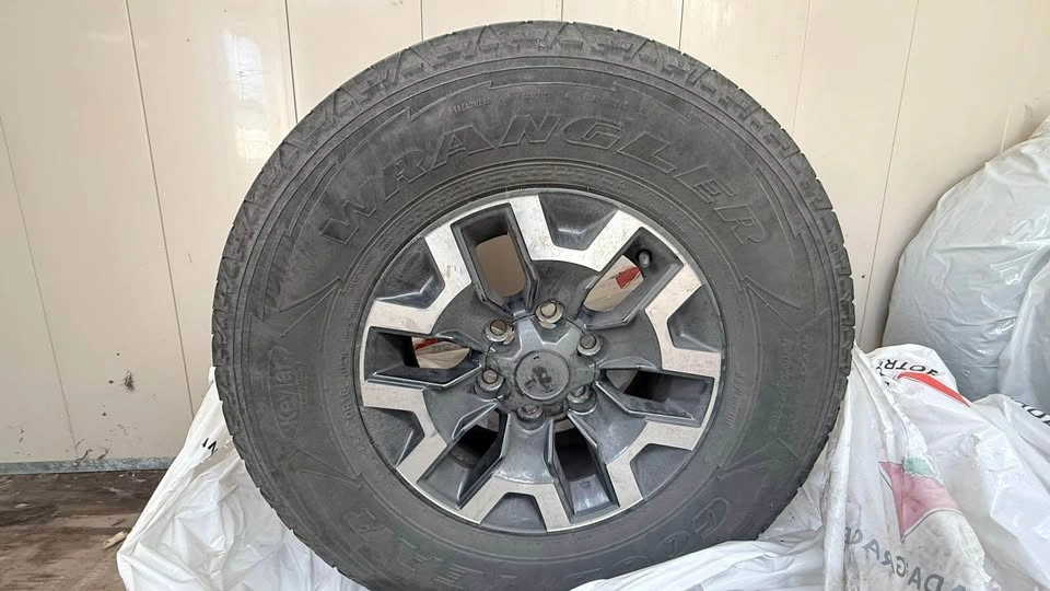 Toyota Tacoma 16 inch OEM wheels with tires - photo 3