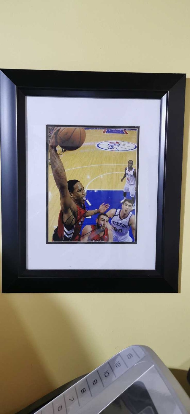 DeMar Derozan Autographed Picture