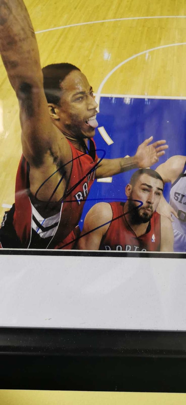 DeMar Derozan Autographed Picture - photo 2