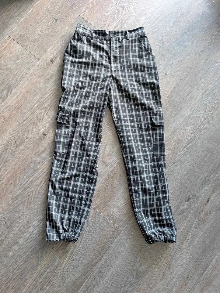 Women’s Ardene Plaid Cargo Joggers - Size Small