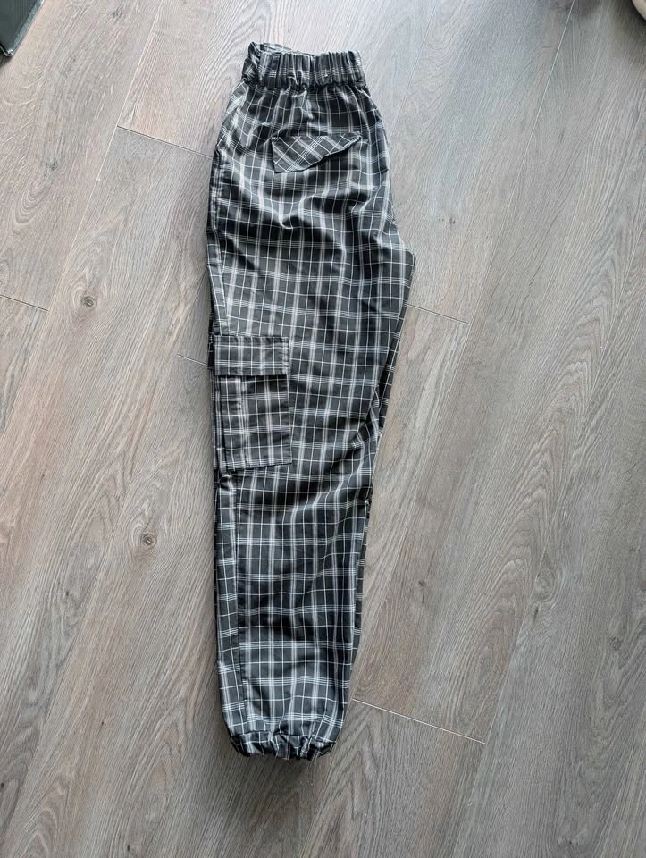 Women’s Ardene Plaid Cargo Joggers - Size Small - photo 3