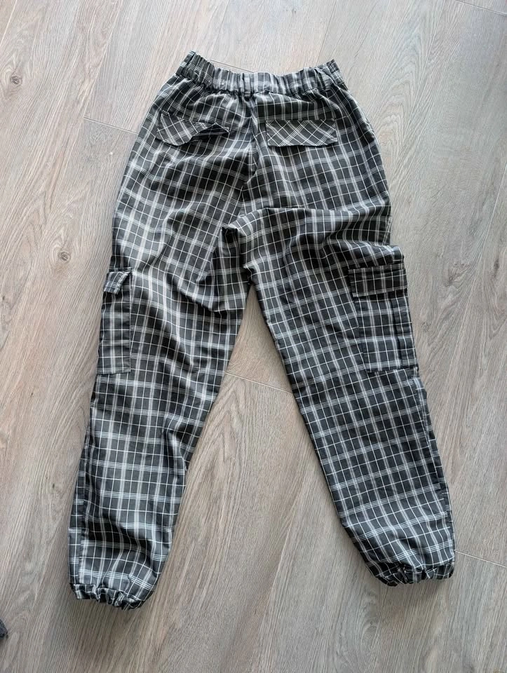 Women’s Ardene Plaid Cargo Joggers - Size Small - photo 4