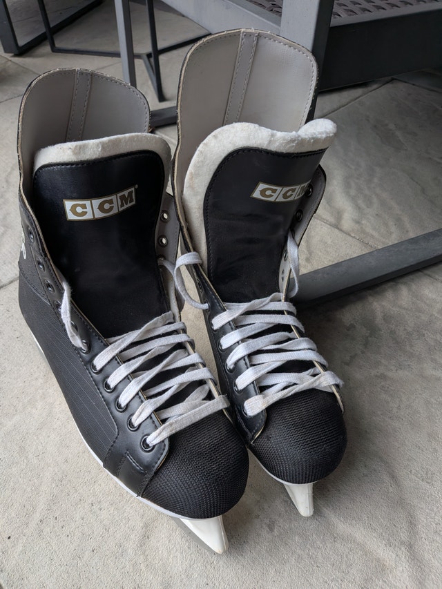 CCM Hockey Skates (Size 11) - photo 4