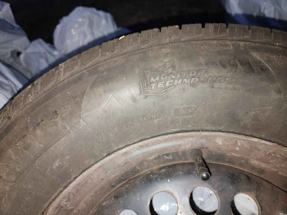 General Altimax All Season Tires with RIMS - 215/70R15 - photo 3