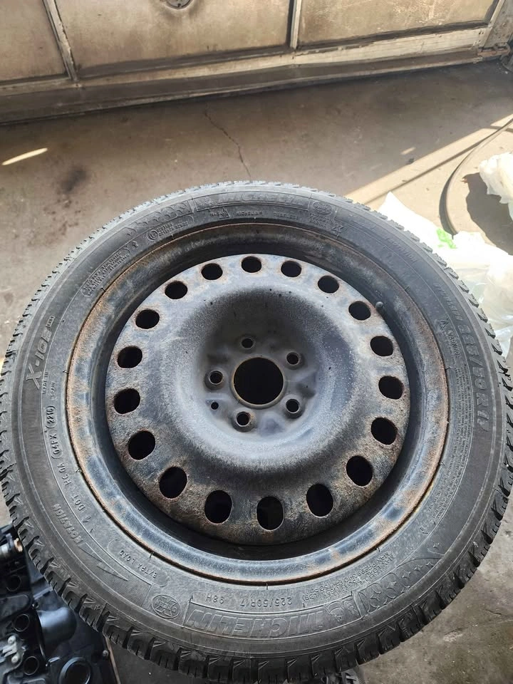 Michelin X-Ice Winter Tires with Rims 225/50R17 - photo 3