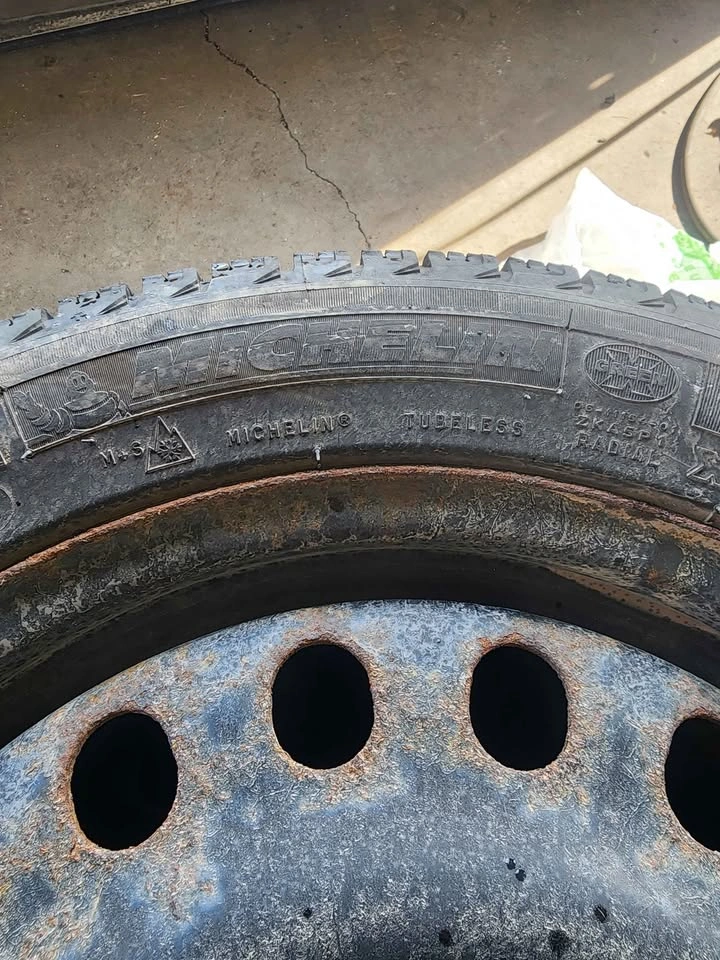 Michelin X-Ice Winter Tires with Rims 225/50R17 - photo 4
