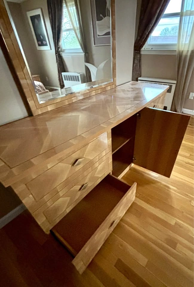 King Bed Dresser Nightstands and Mirror - photo 4