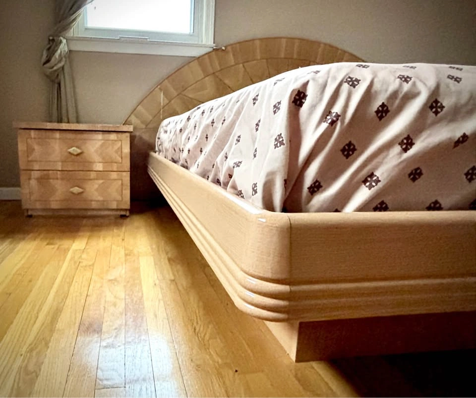 King Bed Dresser Nightstands and Mirror - photo 5
