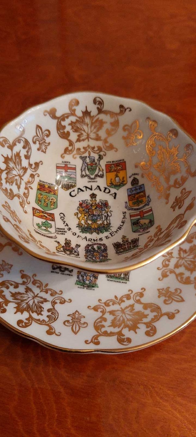 Tea cup Canadian Emblems