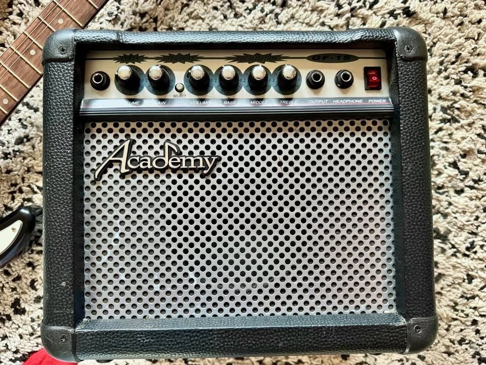 Electric Guitar + Amp + Case + Cord + Strap - Like New - photo 3