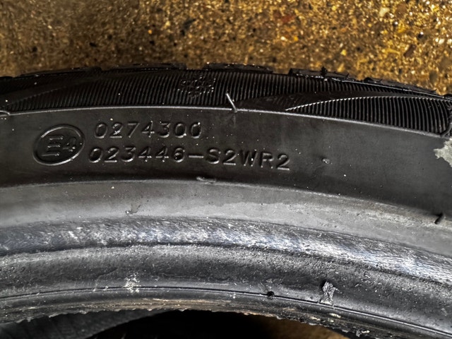 Three 225/40R18 92H Winter Tires - photo 3