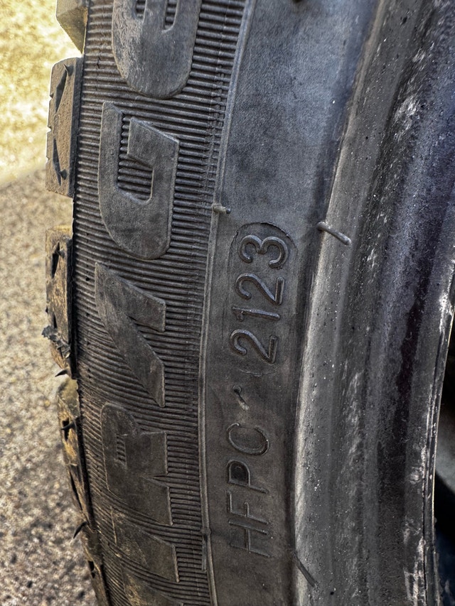 Three 225/40R18 92H Winter Tires - photo 4