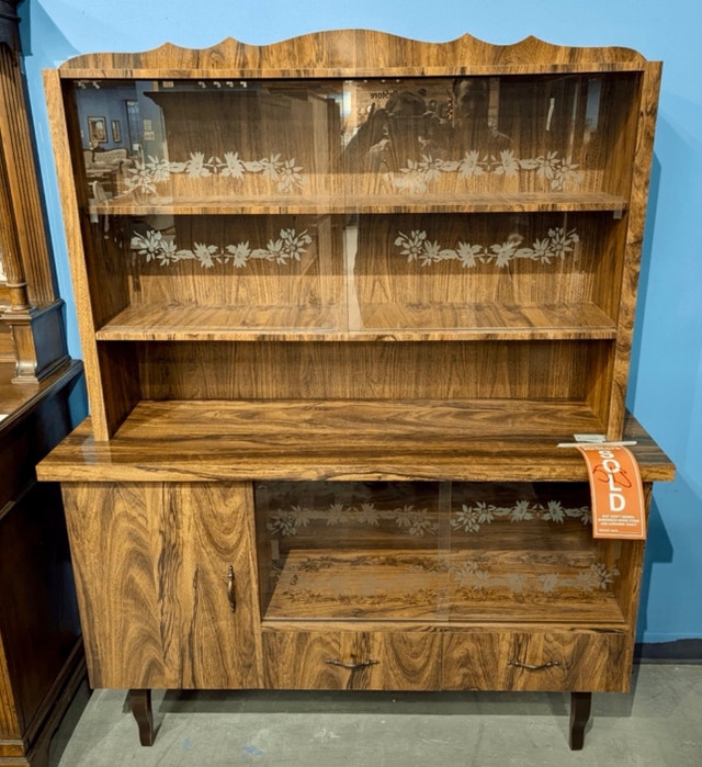 Vintage Hutch Cabinet - photo 2