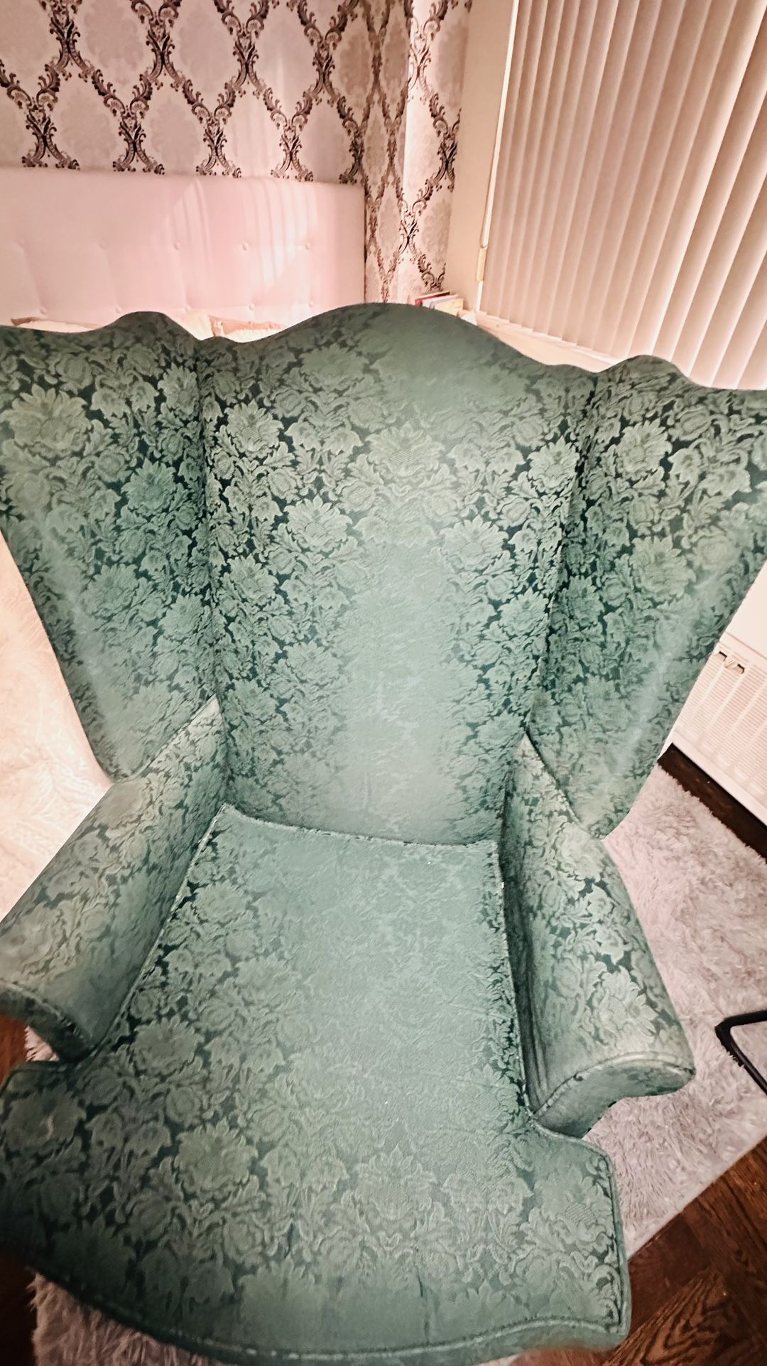 Motivated to sell - Wingback Chair, Antique Style, Great Shape - photo 3