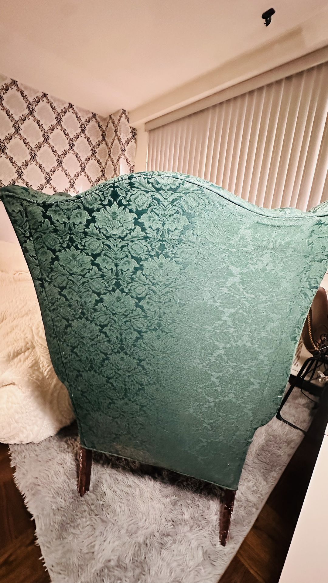 Motivated to sell - Wingback Chair, Antique Style, Great Shape - photo 4