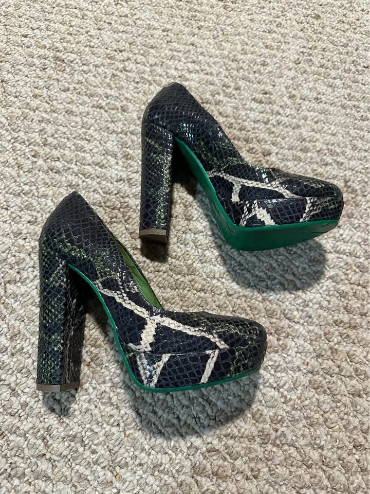 7 Pairs Ladies Shoes Size 7 - photo 4