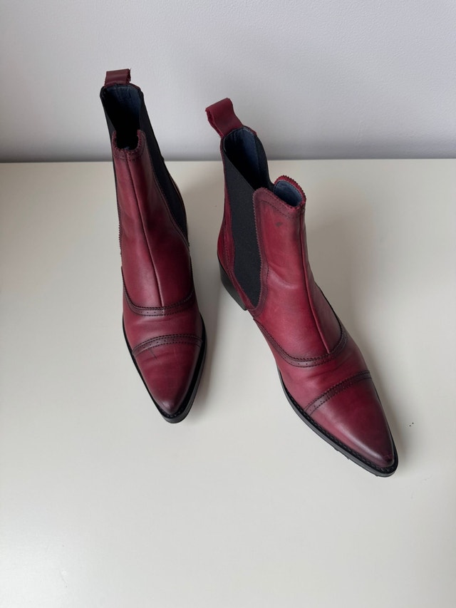 Red/Burgundy Florsheim Chelsea Boots - Size 9