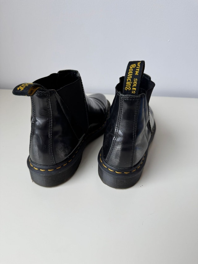 Dr. Martens Bianca Boots - Size 8 - photo 4