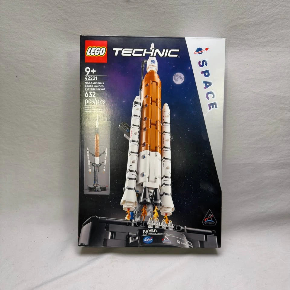 LEGO Technic 42221 NASA Artemis Space Launch System Rocket - photo 2