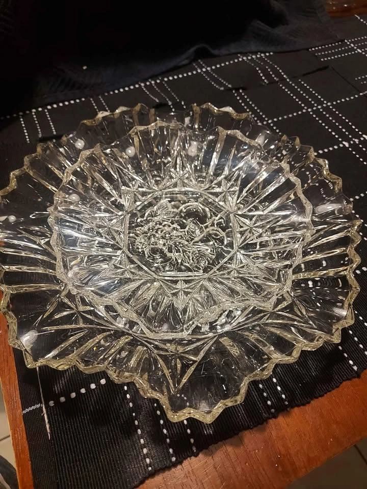 2 Serving Dishes - Different Sizes - photo 3