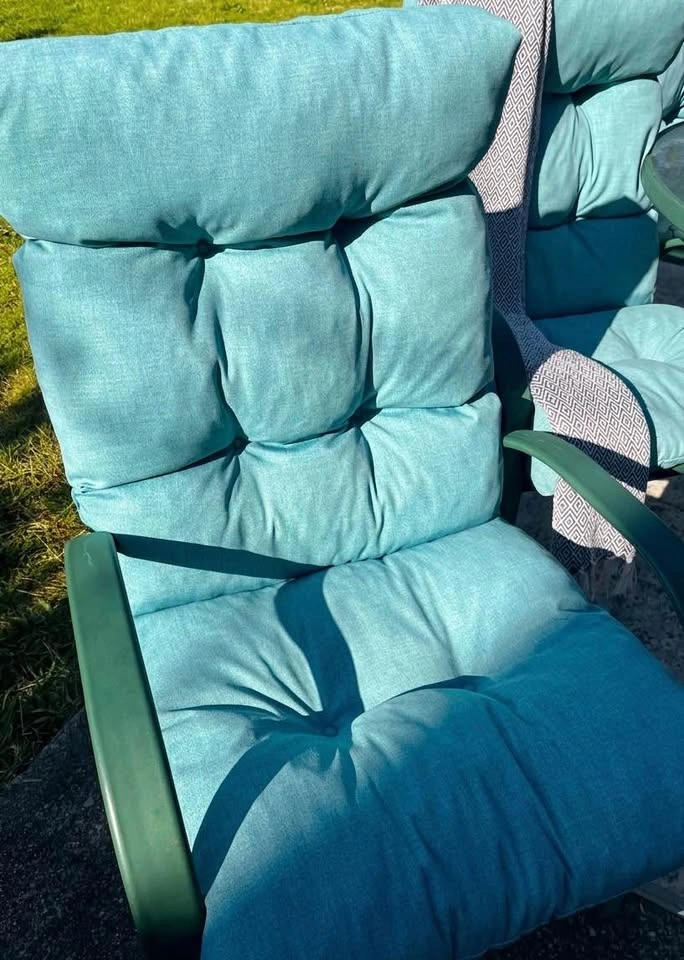 (Delivery) Patio Set – 4 Chairs + Table + Umbrella – Clean - photo 4