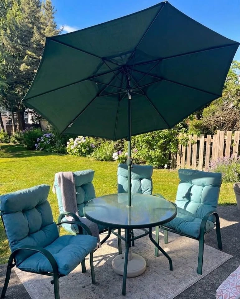 (Delivery) Patio Set – 4 Chairs + Table + Umbrella – Clean - photo 5