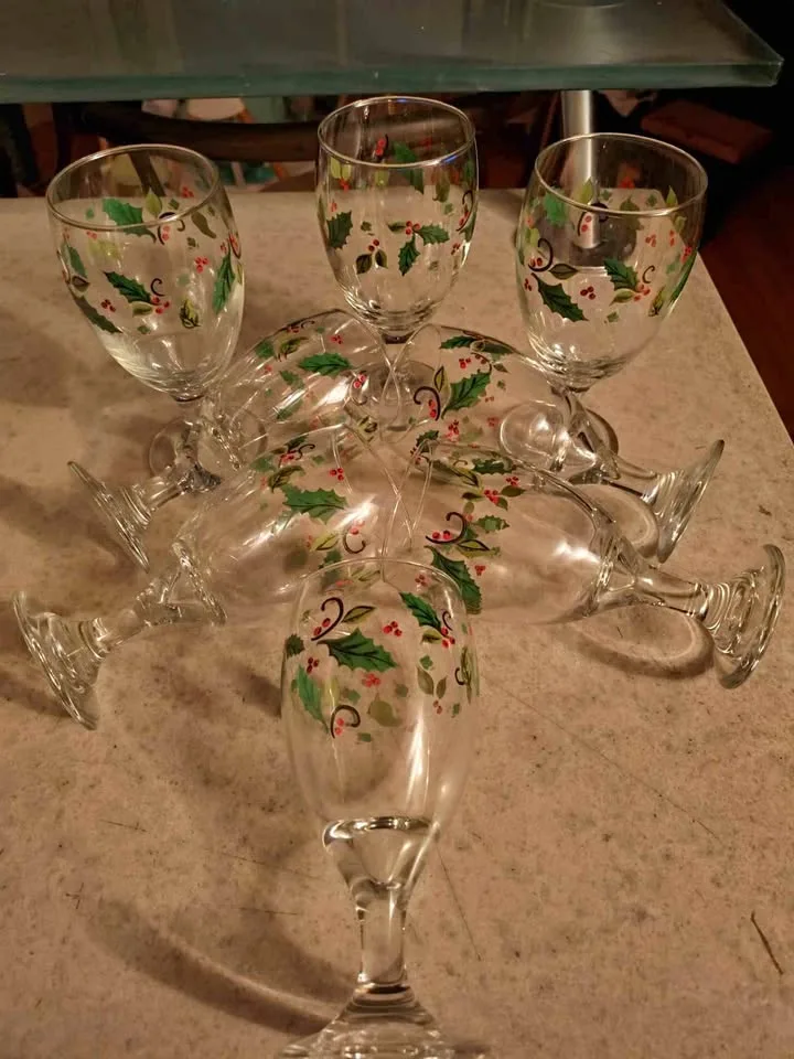 HOLLY EGGNOG GLASSES (8)
