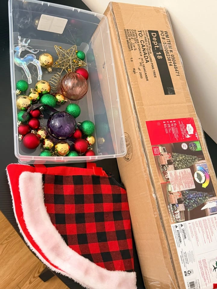 4ft Pre-Lit Christmas Tree + Ornaments & Skirt - photo 4