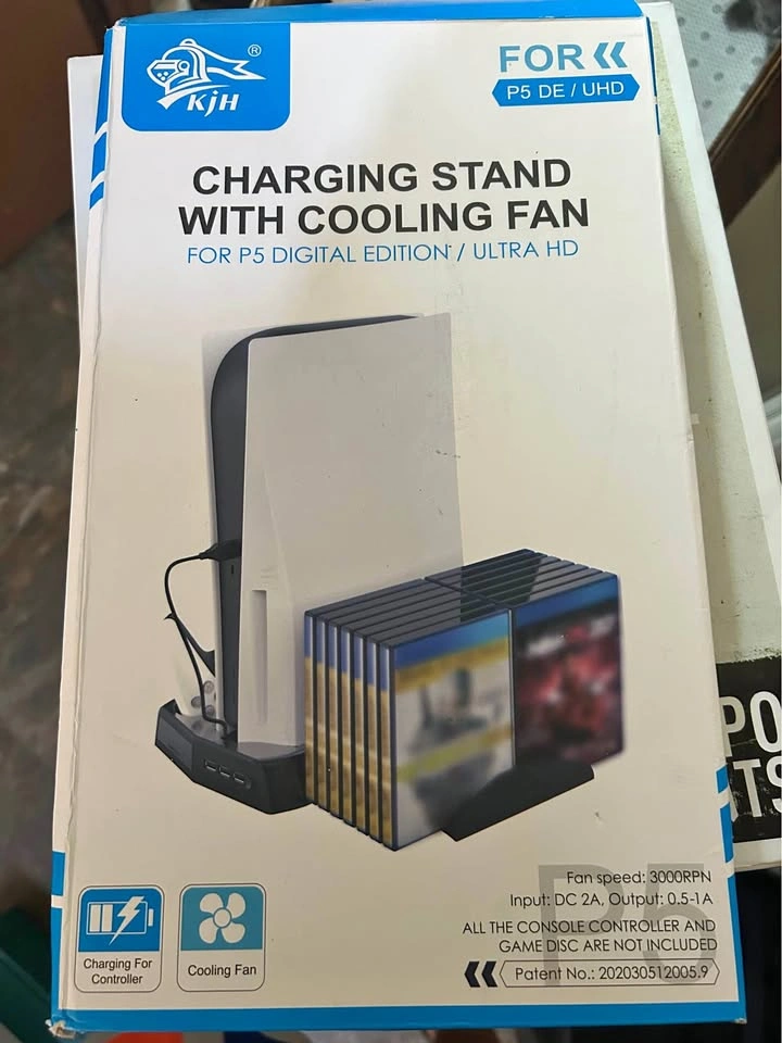 Charging stand with cooling fan