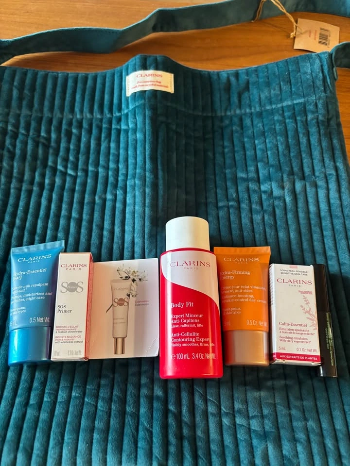 New Clarins 7-piece Skincare Set with Handbag - photo 2