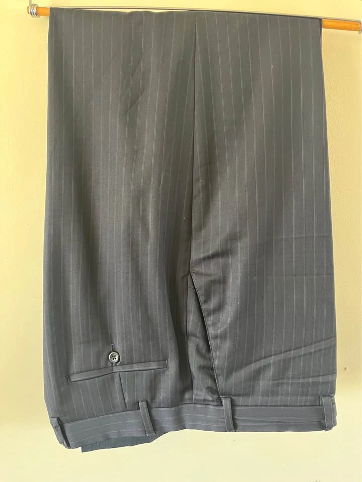 Men’s wool navy designer pinstripe suit 46/38 - photo 3