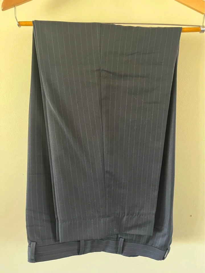 Men’s wool navy designer pinstripe suit 46/38 - photo 4