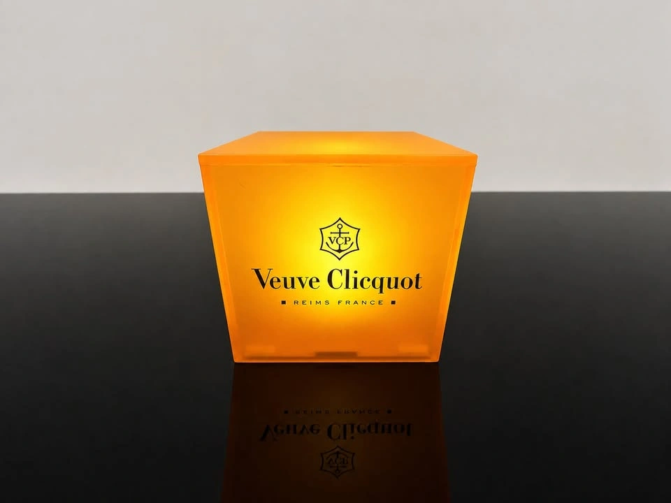 Veuve Clicquot Champagne Accessories Bundle – Ice Jackets, LED C - photo 3
