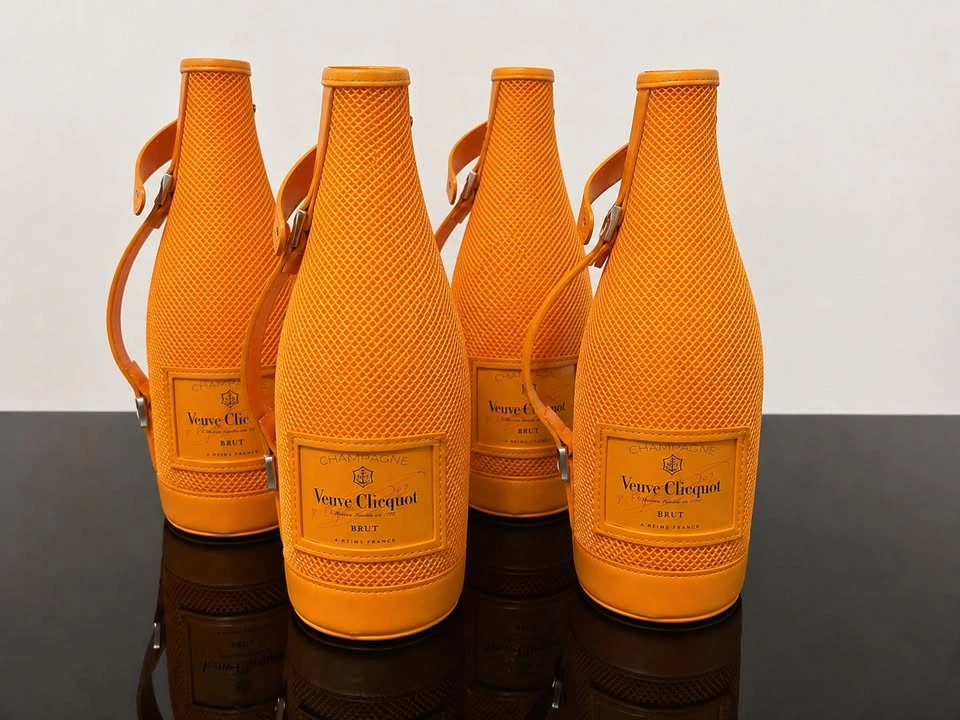 Veuve Clicquot Champagne Accessories Bundle – Ice Jackets, LED C - photo 5