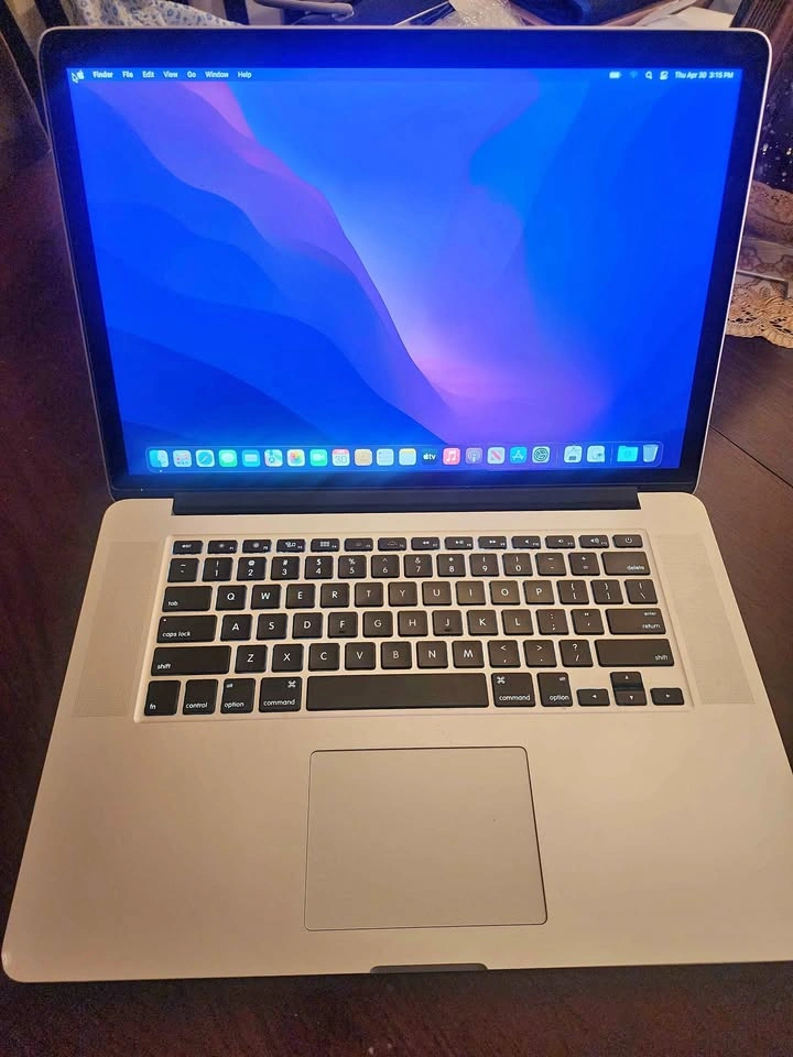 Beautiful MacBook Pro 15" i7 16gb 512gb NVME SSD