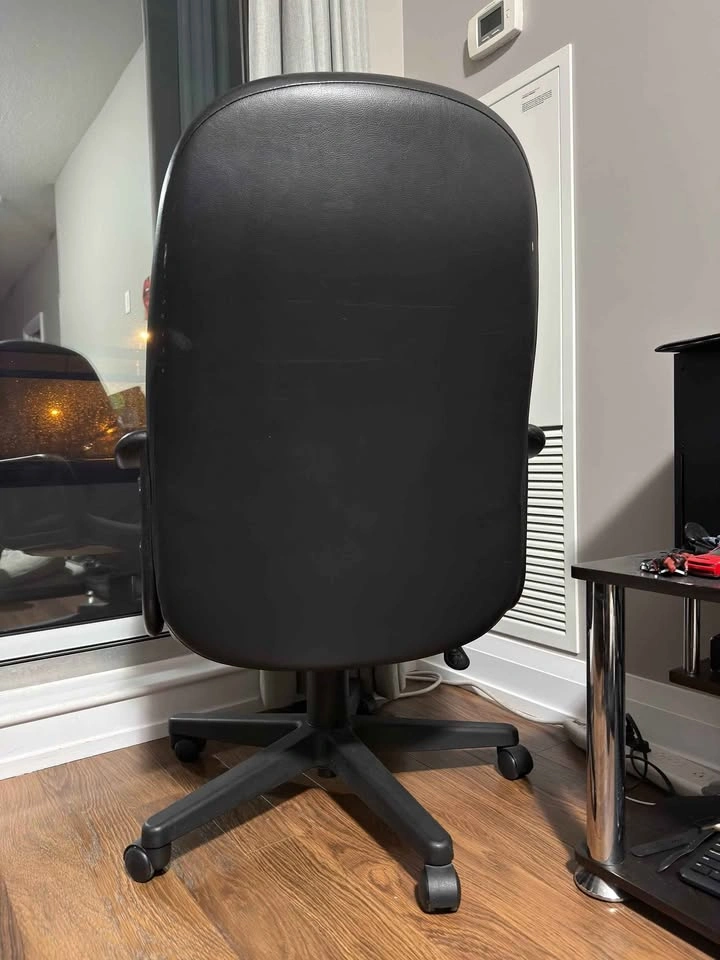 Black Office Chair - photo 2