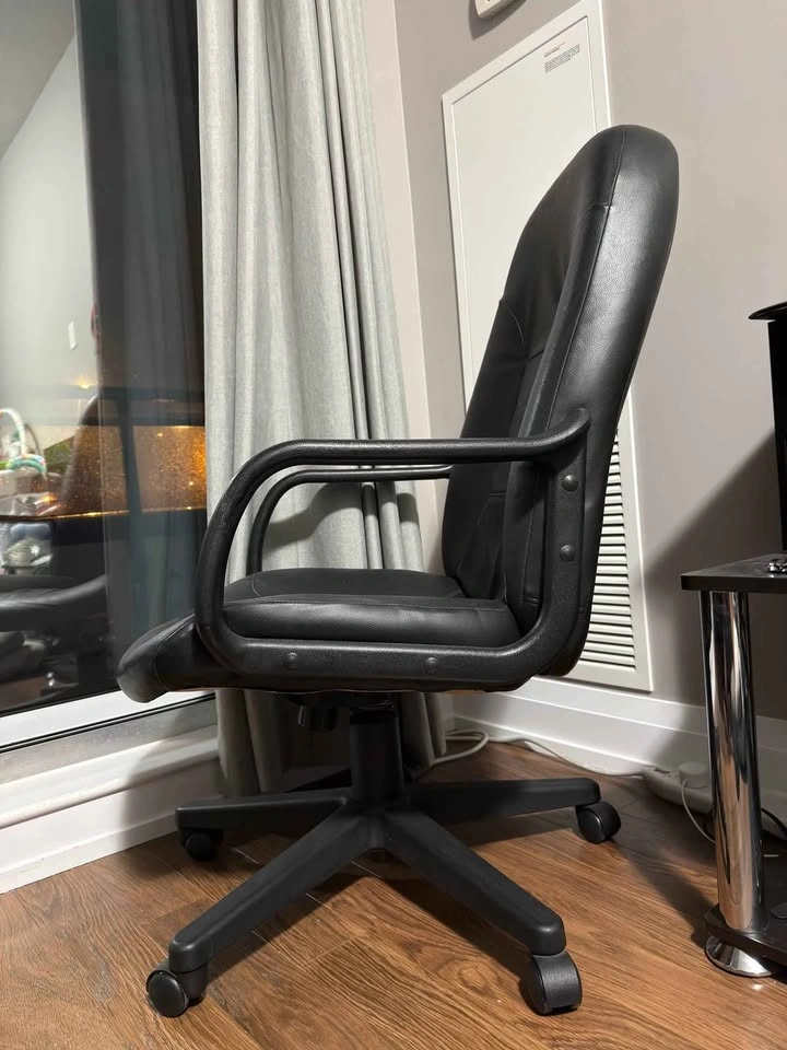 Black Office Chair - photo 3