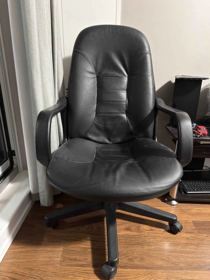 Black Office Chair - photo 4