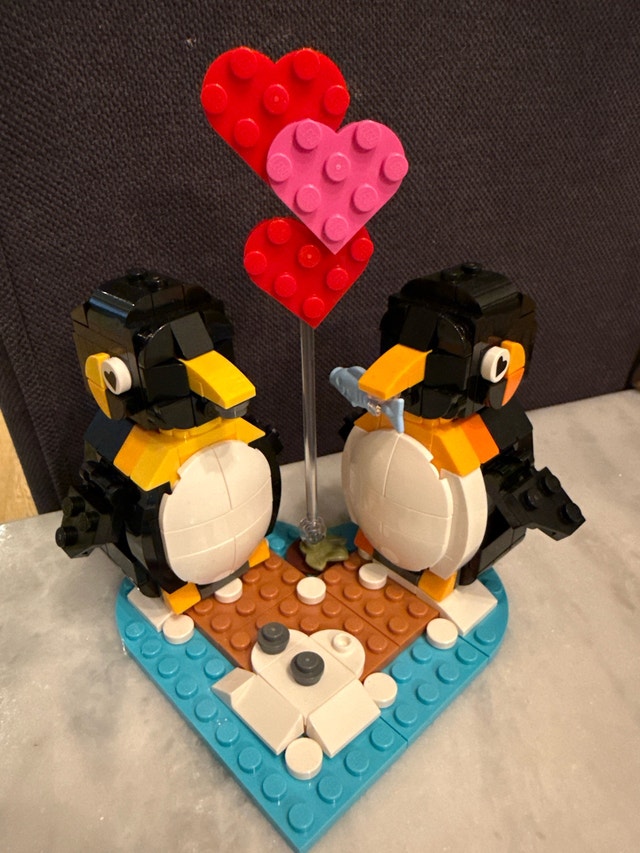 LEGO Penguin Valentine's Set - photo 2