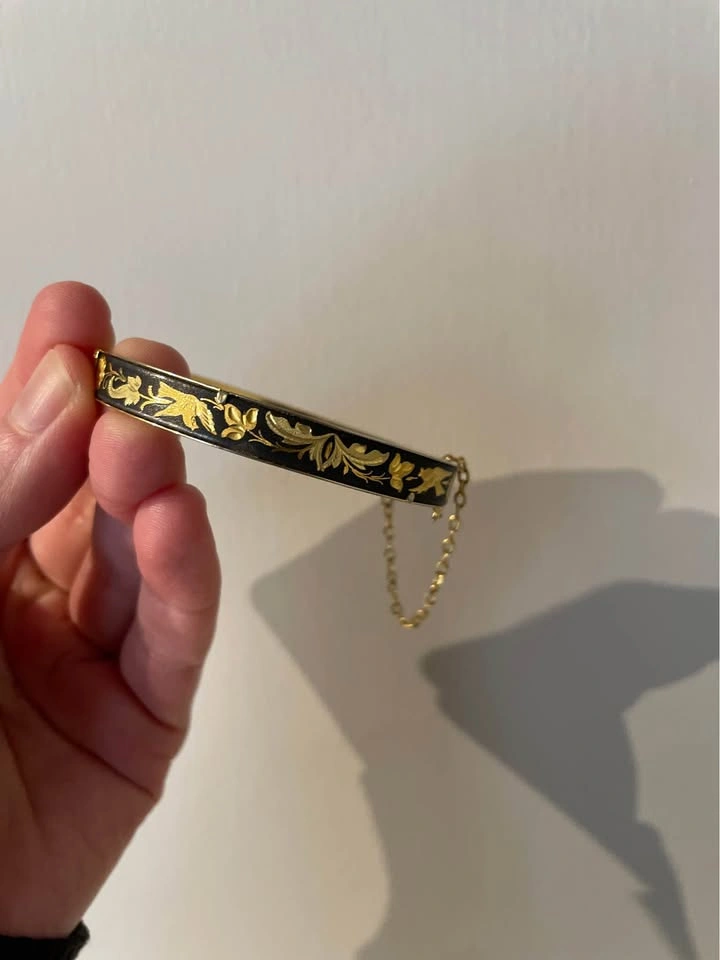 Vintage Black Enamel Floral Bangle Bracelet – Gold Inlay, Elegan - photo 4